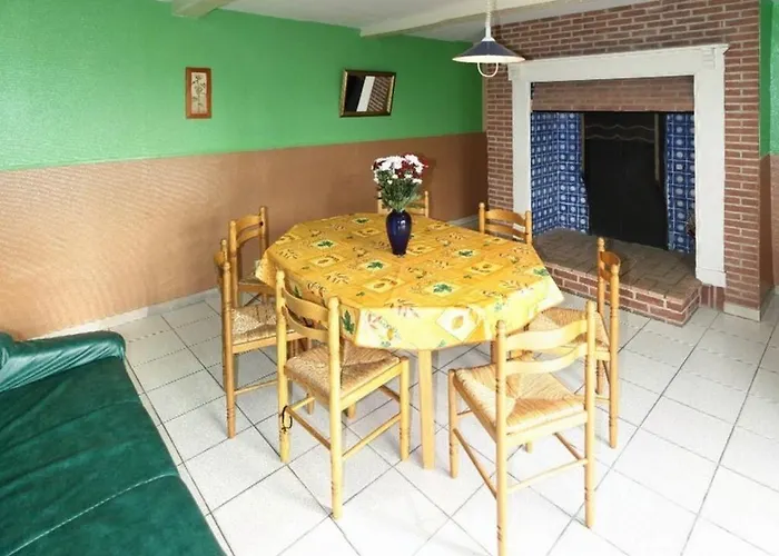 Holiday home Gites Aux Oiseaux Quesnoy-le-Montant